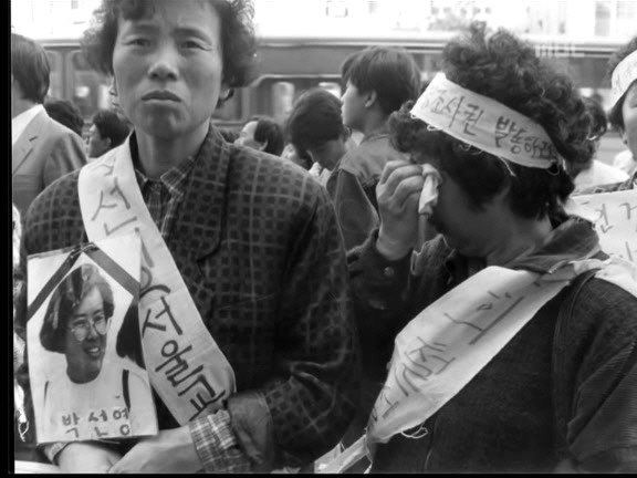 [MBC스페셜] 87년 6월 민주화 항쟁 20주년 특집다큐 '너는 살고 내가 죽었다' | 인스티즈