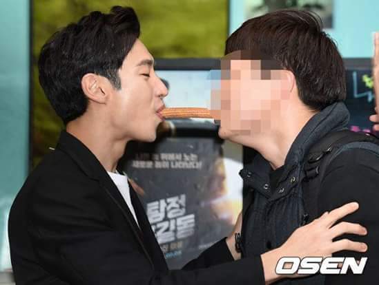 이제훈의 팬과 츄러스 먹기게임 대참사.jpg | 인스티즈