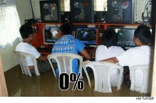 홍수가 나도 게임하는 애들.jpg | 인스티즈