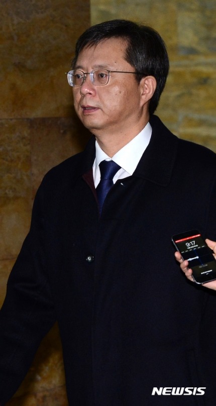 오늘자 국회에 도착한 우병우 | 인스티즈
