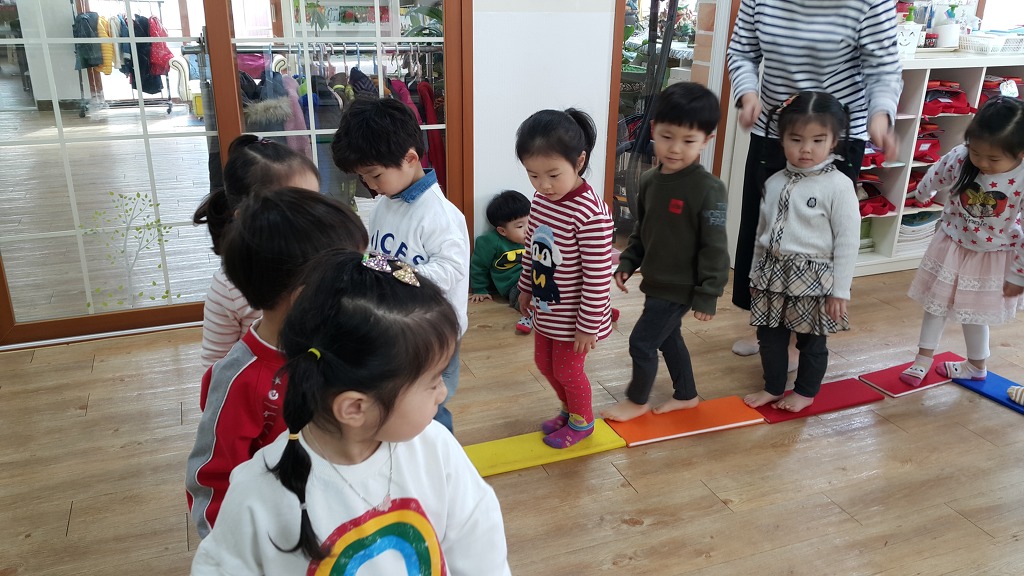 쿵짝쿵짝 네박자 이미지
