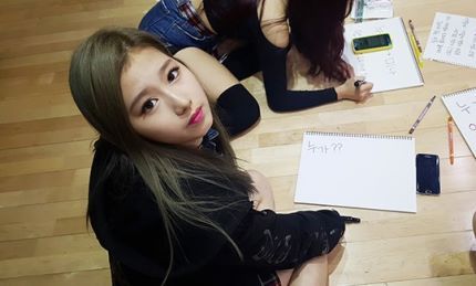 머리 묶는거랑 푼거랑 갭이 큰거같은 여자아이돌 .jpg | 인스티즈