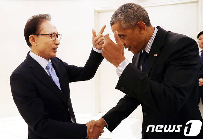 오바마 만나고 친한척하는 이명박.jpg | 인스티즈