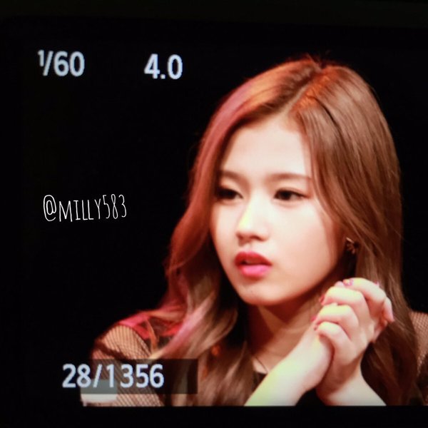 매일 헤어스타일이 바뀌는 트와이스 사나.jpg | 인스티즈