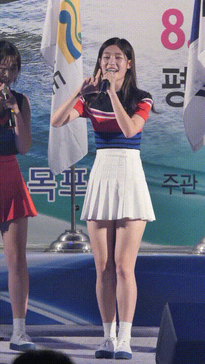 폭죽(?) 맞고도 미소를 잃지 않는 IOI/다이아 정채연.gif | 인스티즈
