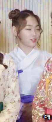 강미나 힐끔힐끔 | 인스티즈