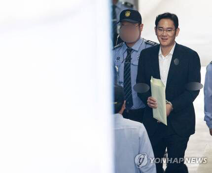 오늘자 싱글벙글 이재용.jpg | 인스티즈