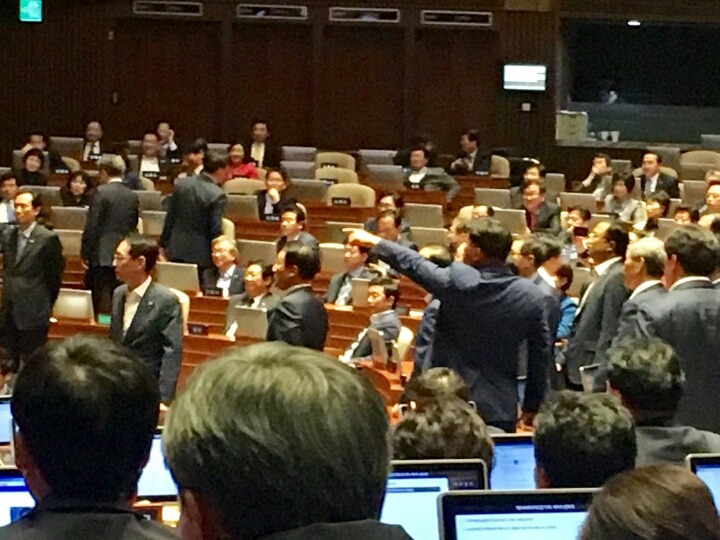 오늘자 한편의 코미디같은 국회와 새누리의 필리밥스터.jpg | 인스티즈