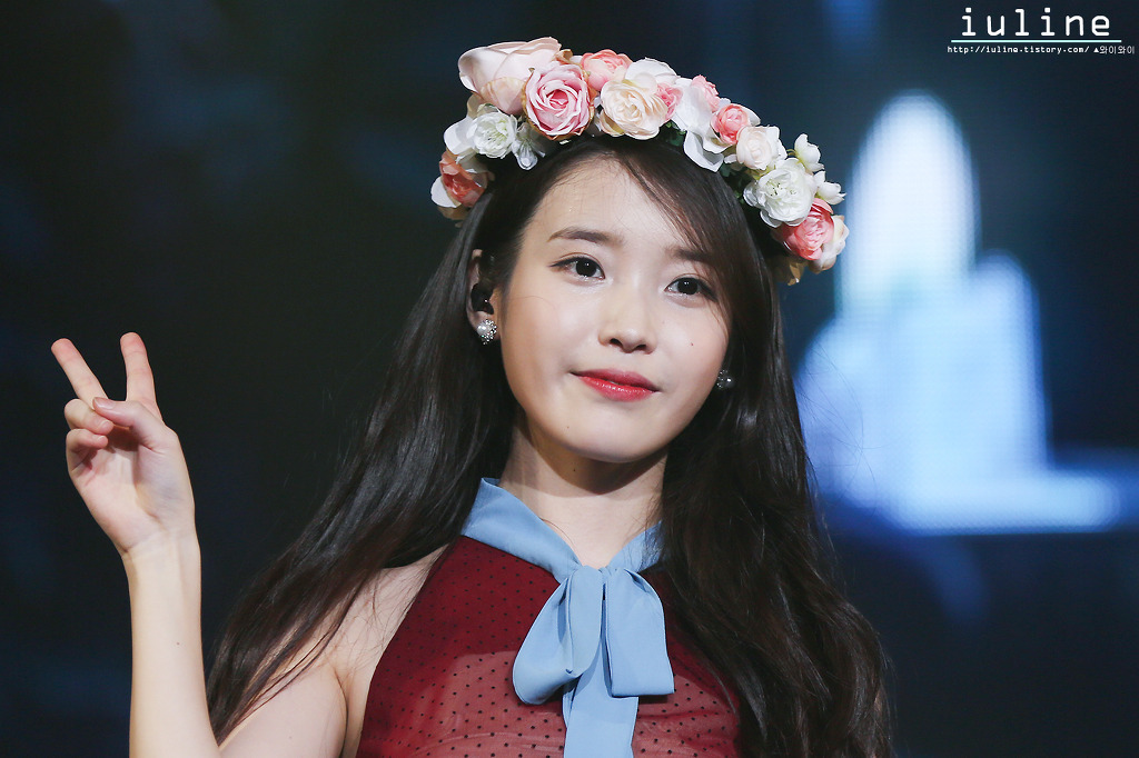 [15.11.22] 아이유 쳇셔 서울콘서트 둘째날 포토타임.jpgif | 인스티즈