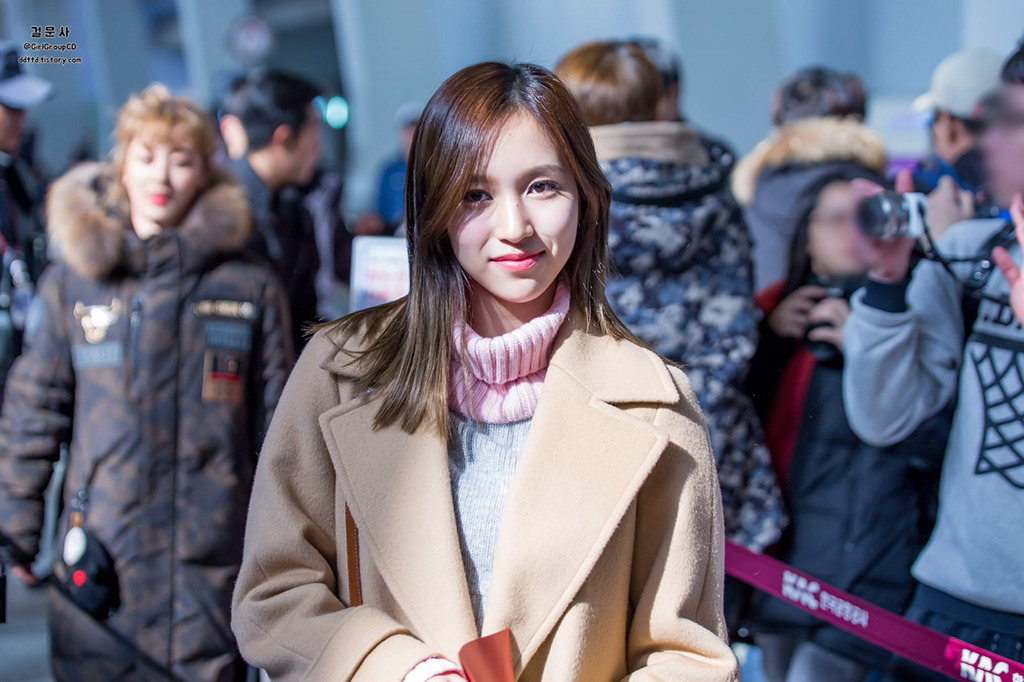 모모링히잉...가기싫어라고 말하는듯한 161111 김포공항 +미나 | 인스티즈