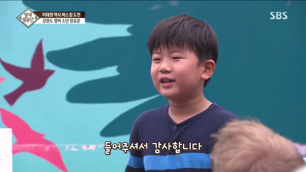 이태원에서 외국인에게 군함도에 대해 영어로 말하는 9살 어린이 | 인스티즈