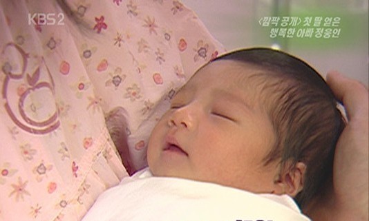 정웅인 첫째딸 세윤이 신생아시절 (+둘째딸 소윤이 셋째딸 다윤이♡) | 인스티즈