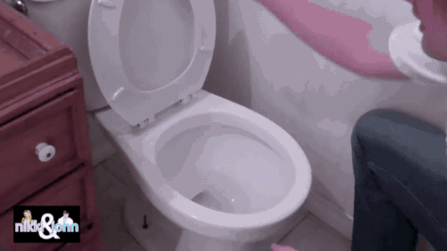 여자친구에게 장난치는 남자친구 ㄷㄷ.Gif | 인스티즈
