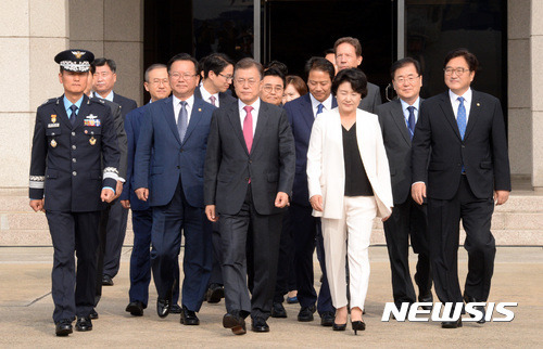 독일로 출국하는 문재인 대통령.jpg | 인스티즈