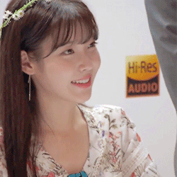 화관 쓴 아이유.gif | 인스티즈