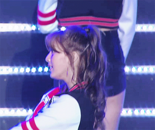 9명 다 레전드 갱신한 오늘자 트와이스 무대.gif | 인스티즈