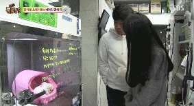 아니.. 음식물 쓰레기통에서 강아지 우는 소리가 나는거에요;;;.gif | 인스티즈