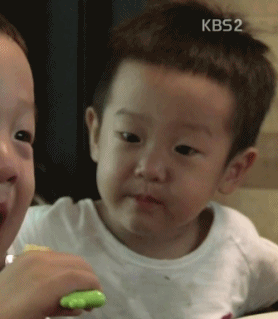 [슈퍼맨이돌아왔다] 2달만에 재등장한 이서준 안에 어른미소.GIF | 인스티즈