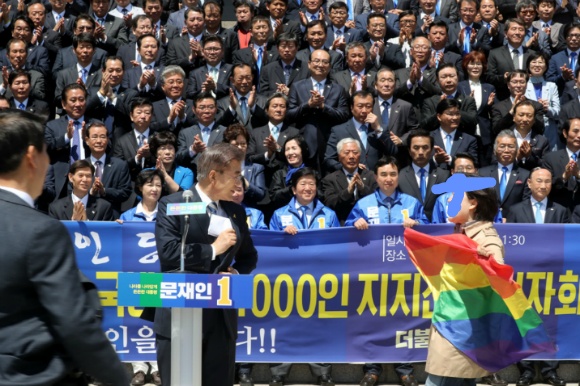상대가 누구냐에 따라 달라지는 소수자들의 반응 | 인스티즈