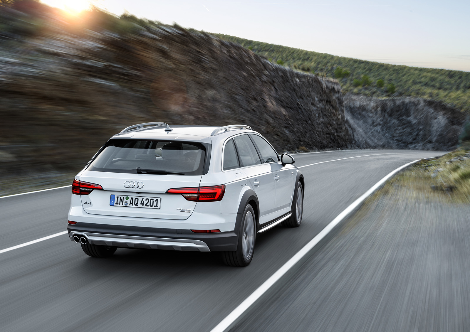 아우디 신형 A4 올로드 콰트로 | 인스티즈