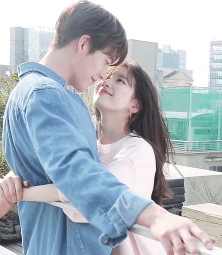 수지랑 포옹하는 김우빈.gif | 인스티즈