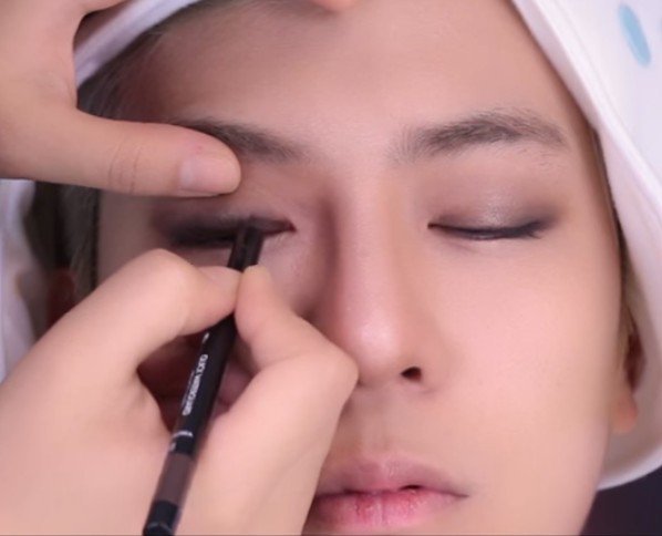 아이돌 화장의 위엄 | 인스티즈