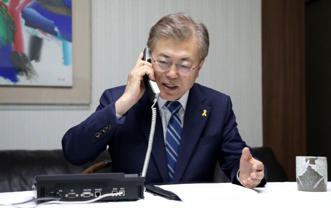 오늘 아침 문재인 대통령 첫 공식 일정 수행 모습 | 인스티즈