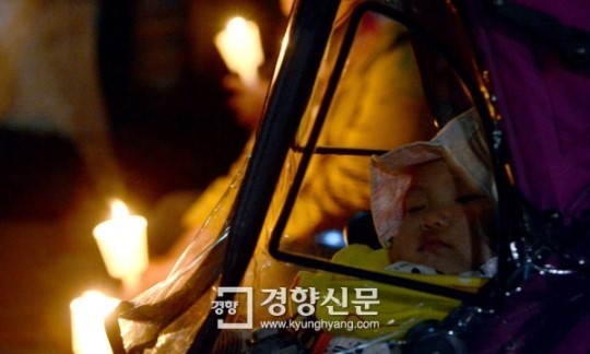 촛불집회 현장에 나타난 쪼꼬미들 | 인스티즈