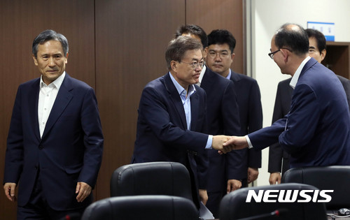 긴급 국가안전보장회의 참석하는 문재인대통령.jpg | 인스티즈