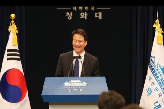 항상 행복한 해피바이러스 임종석 비서실장.jpgif (데이터주의) | 인스티즈