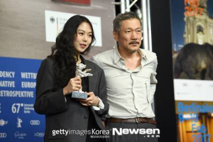 오늘자 베를린영화제 여우주연상 수상 김민희ㄷㄷㄷ | 인스티즈