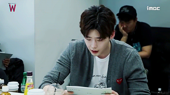 대본리딩하는 한효주.gif | 인스티즈