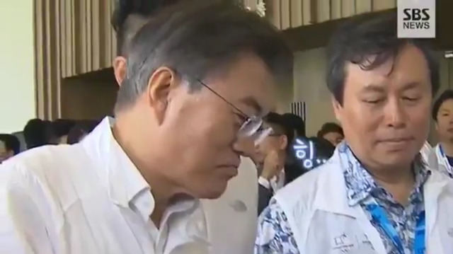 메밀전병을 빨리 먹고싶은 문재인 대통령.jpg | 인스티즈