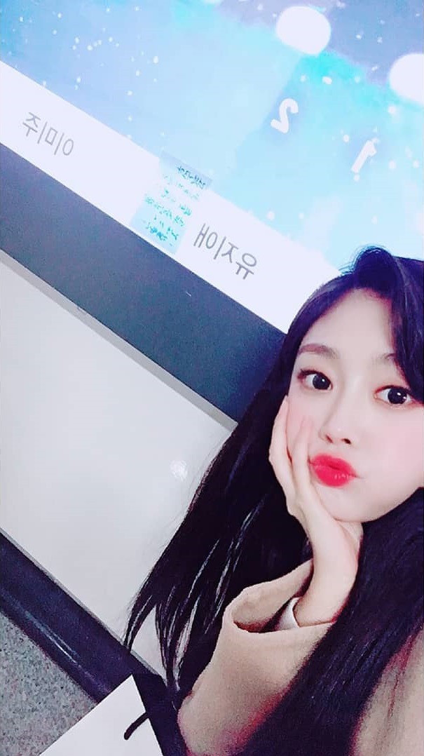 데뷔 4주년 축하 전광판가서 인증 남긴 러블리즈.jpg | 인스티즈