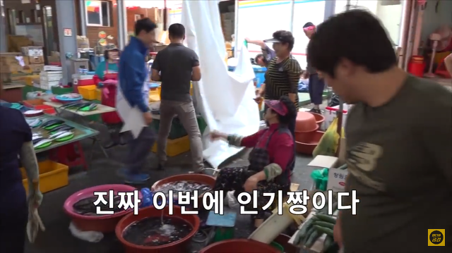 경남에서 아이돌급 인기를 자랑하는 김경수ㅋㅋㅋㅋㅋ.jpgif | 인스티즈