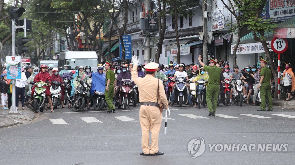 베트남 다낭에 도착한 문재인 대통령과 김정숙 여사 | 인스티즈