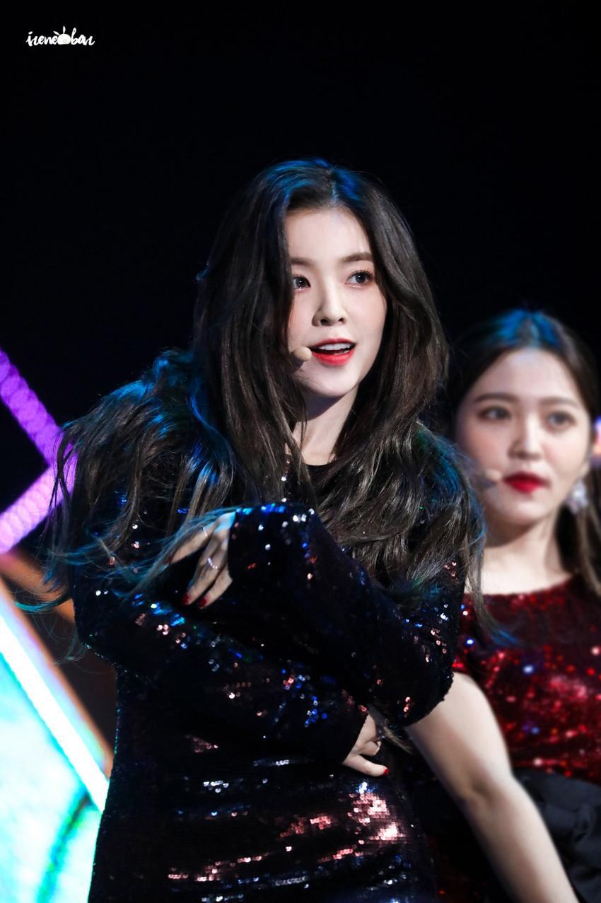시상식에서 미모 폭격하고 다니는 아이린.jpg | 인스티즈