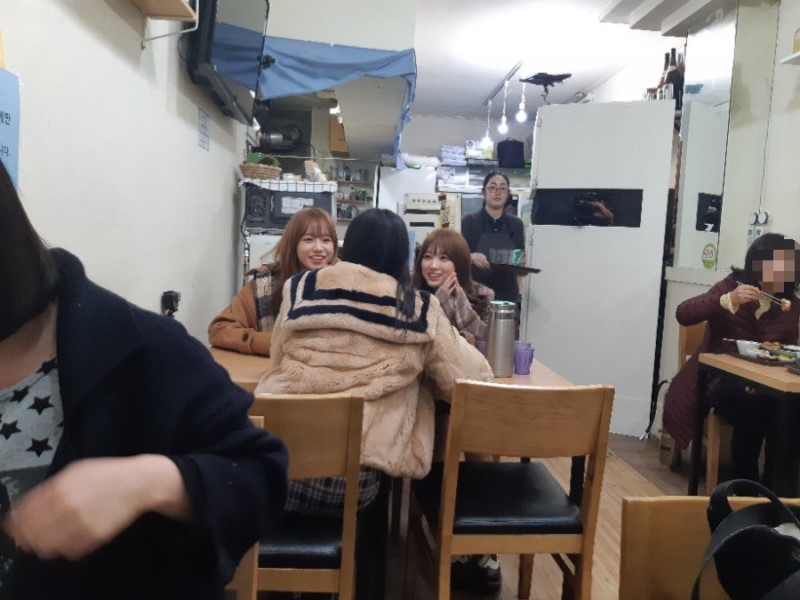 [아이즈원] 아이즈원이 골목식당에 출연? 백종원이 극찬한 돈까스 가게에 뜬 아이즈원 멤버들 | 인스티즈
