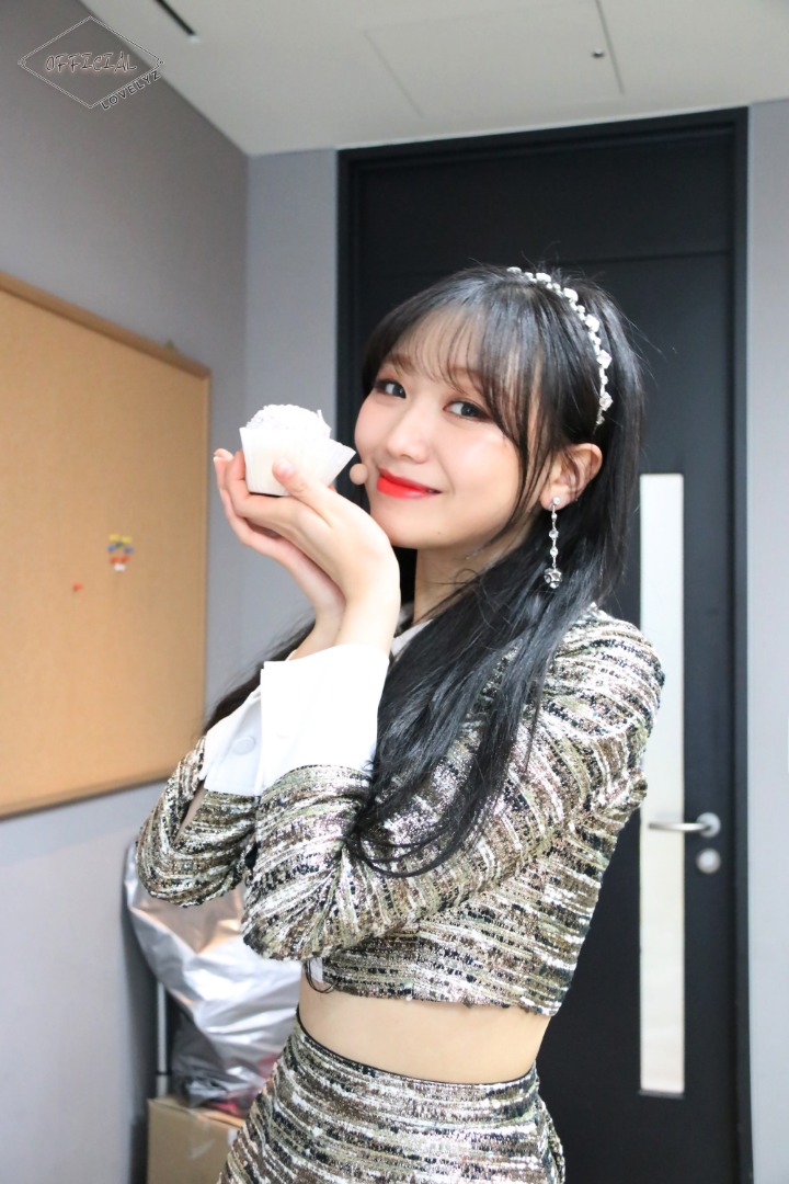 [러블리즈] 퇴근길 버스가 생각보다 널널해서 수정이 | 인스티즈