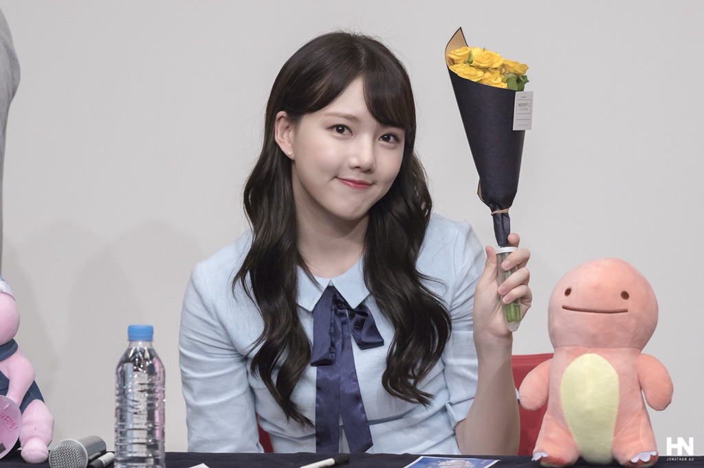 [여자친구] 동생이 카메라를 빌려달라는 요구를 해서 예린이 | 인스티즈