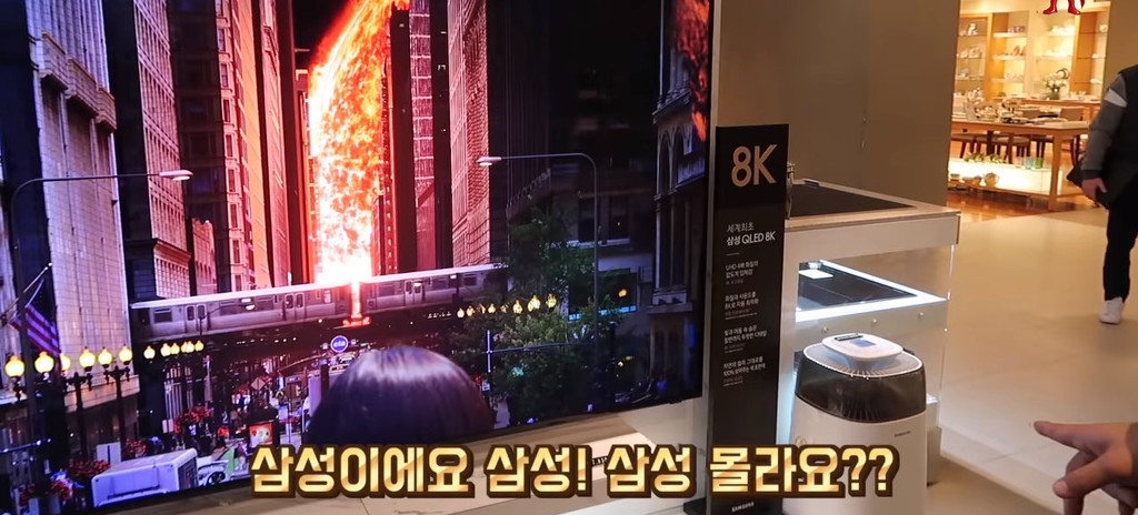 한국 전자제품 매장을 둘러보고 놀라서 어쩔 줄 모르는 일본 대학생 | 인스티즈