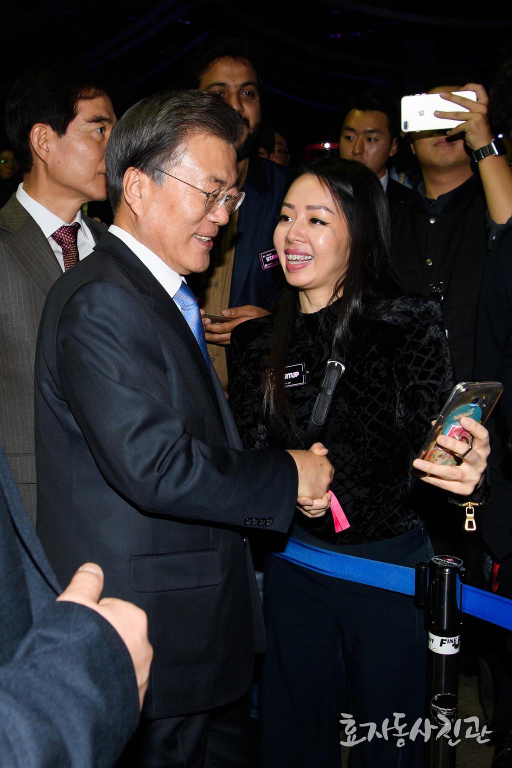 효자동 사진관) 오늘 문재인대통령과 셀카찍은 사람들(ft. 코엑스 벤처창업 페스티벌) | 인스티즈