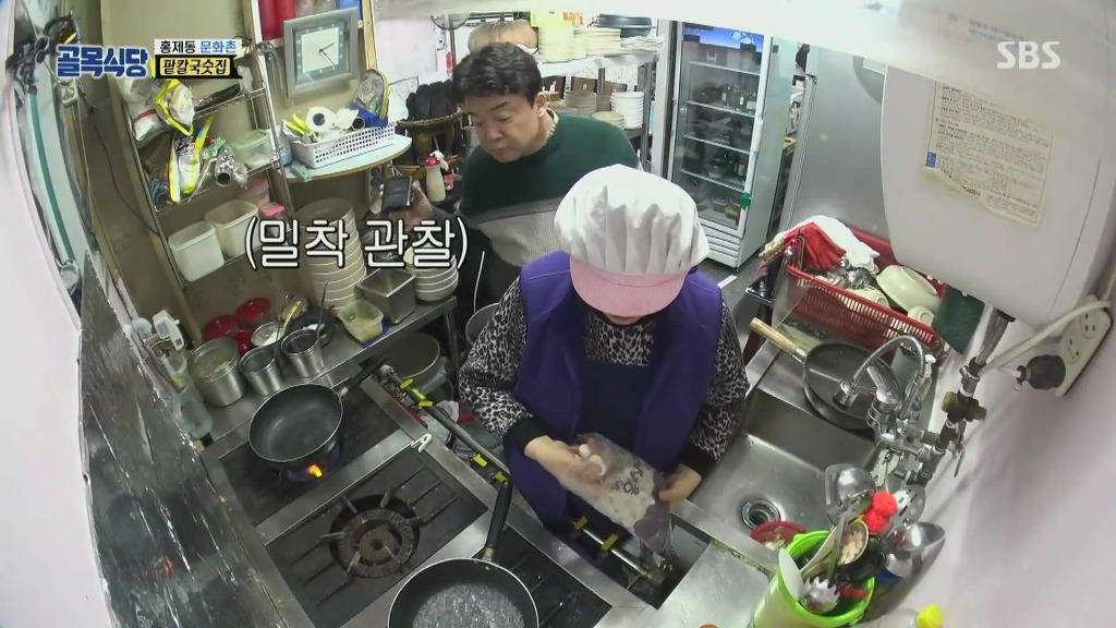 골목식당] 팥칼국수 주방상태와 조리과정 지켜보는 백종원 | 인스티즈