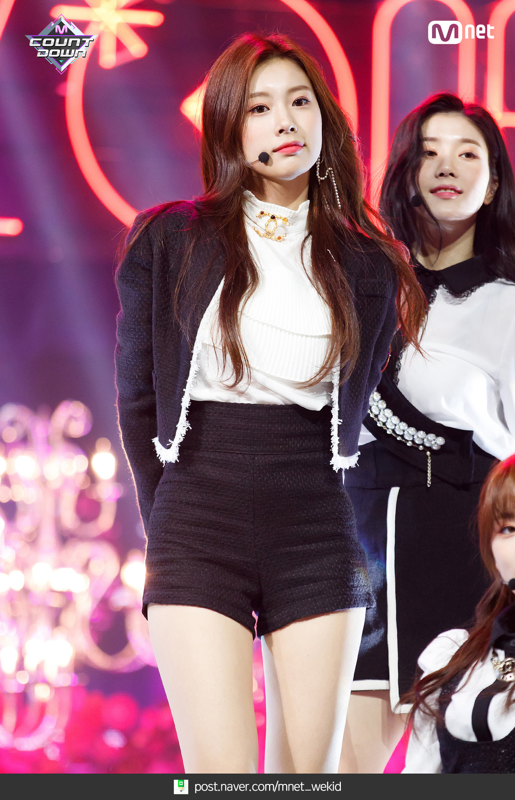 무대 의상으로 샤넬 입은 아이즈원 비주얼 ㅎㄷㄷ | 인스티즈