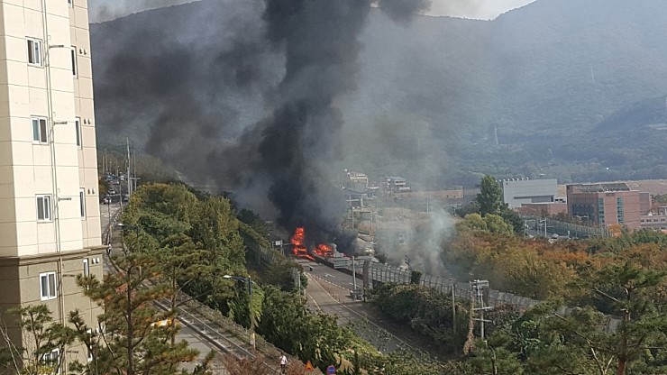 창원 도로 폭발 현장사진 | 인스티즈