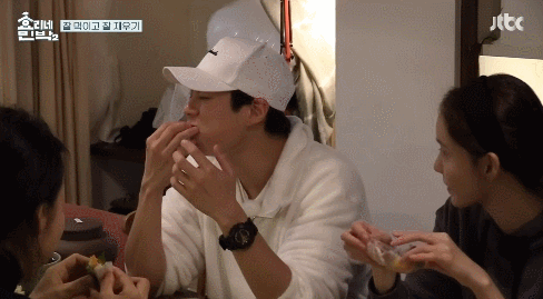 한 단어로 주위를 웃음바다로 만드는 세계 최고의 개그맨 .gif | 인스티즈