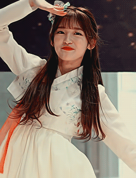 한복을 차려입은 오마이걸 아린이.gif | 인스티즈