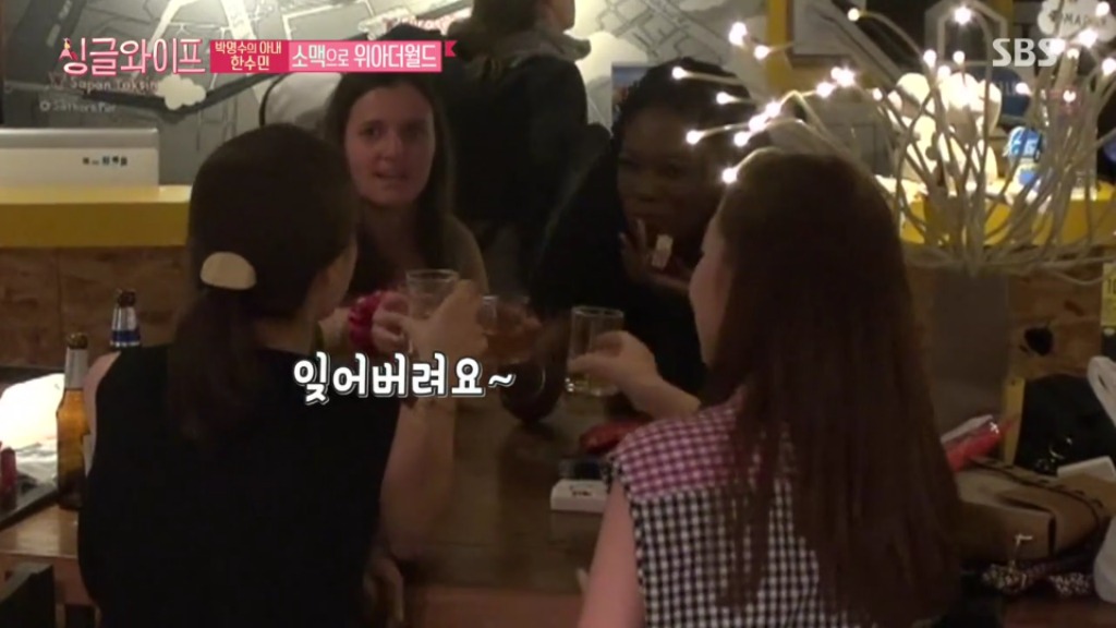 [싱글와이프] 한수민 나이를 듣고 놀라는 외국인 | 인스티즈