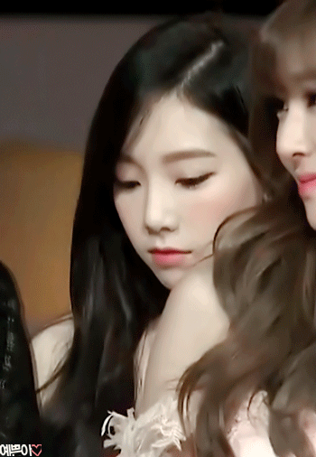 팬들 사이에서도 흑발파 금발파 반반으로 갈리는 태연.jpg | 인스티즈