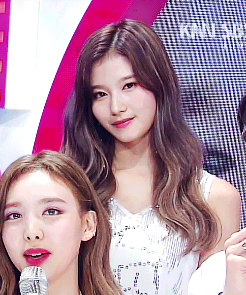 눈에서 꿀떨어지는 사나.gif | 인스티즈